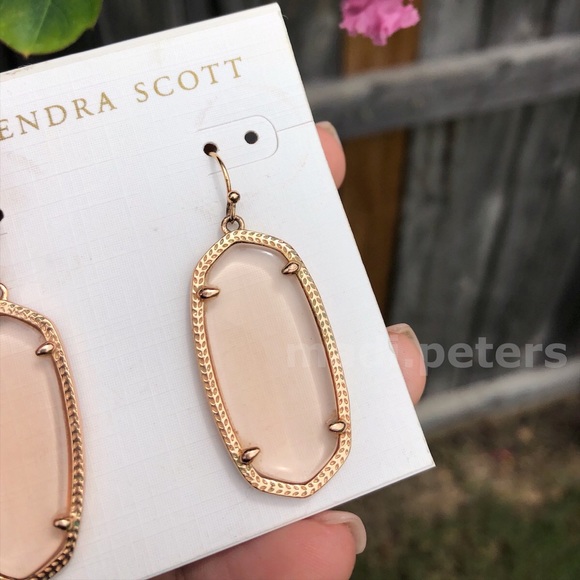 Kendra Scott Elle Earrings in Clear Peach - Picture 7 of 7